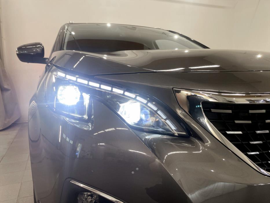 PEUGEOT 5008 2019