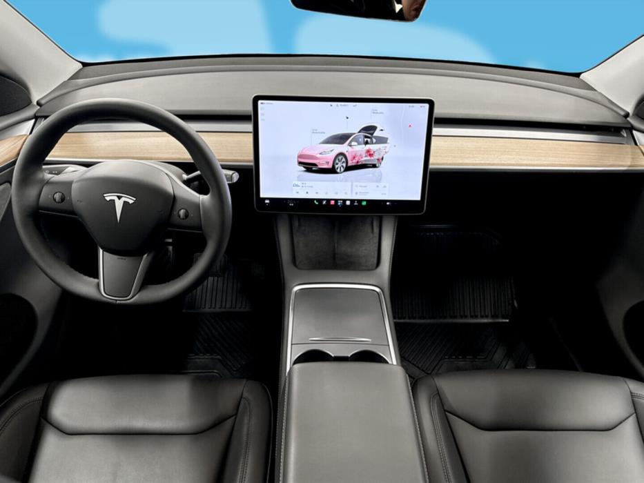 TESLA Model Y 2024