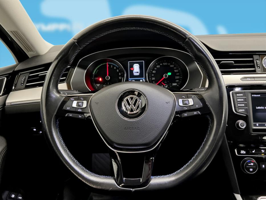 VOLKSWAGEN Passat 2017