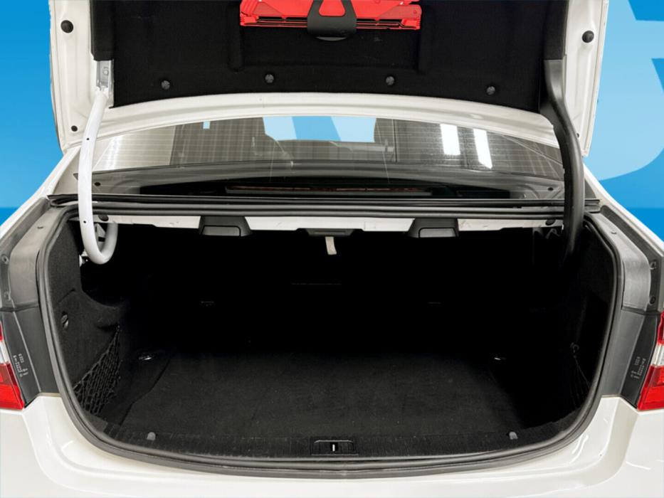 MERCEDES-BENZ E 2012