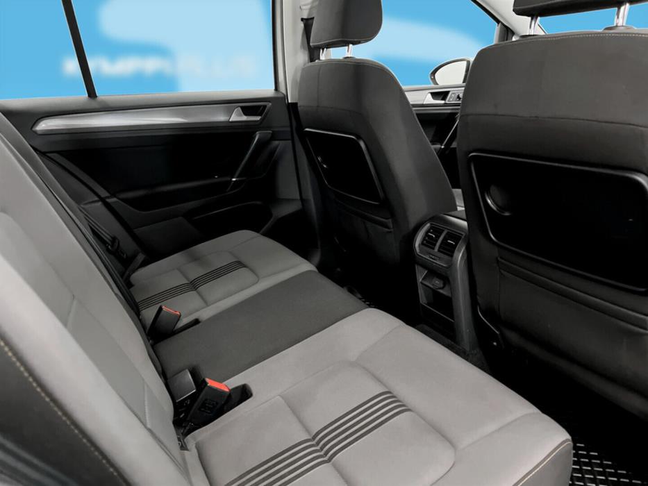 VOLKSWAGEN Golf Sportsvan 2016