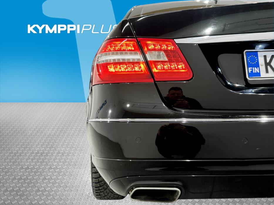 MERCEDES-BENZ E 2011