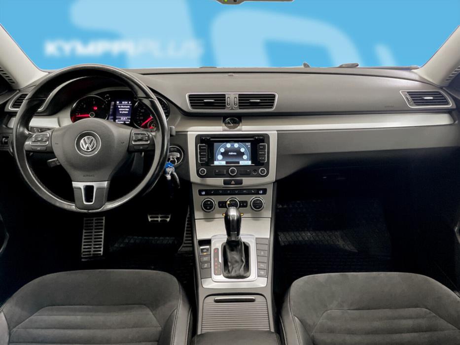 VOLKSWAGEN Passat 2012