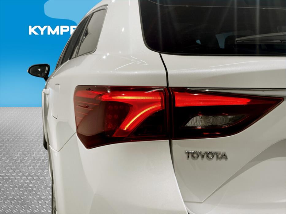 TOYOTA Avensis 2015