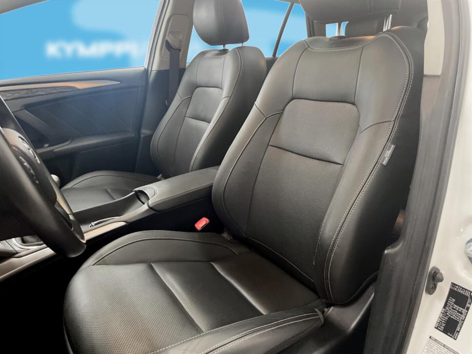 TOYOTA Avensis 2015