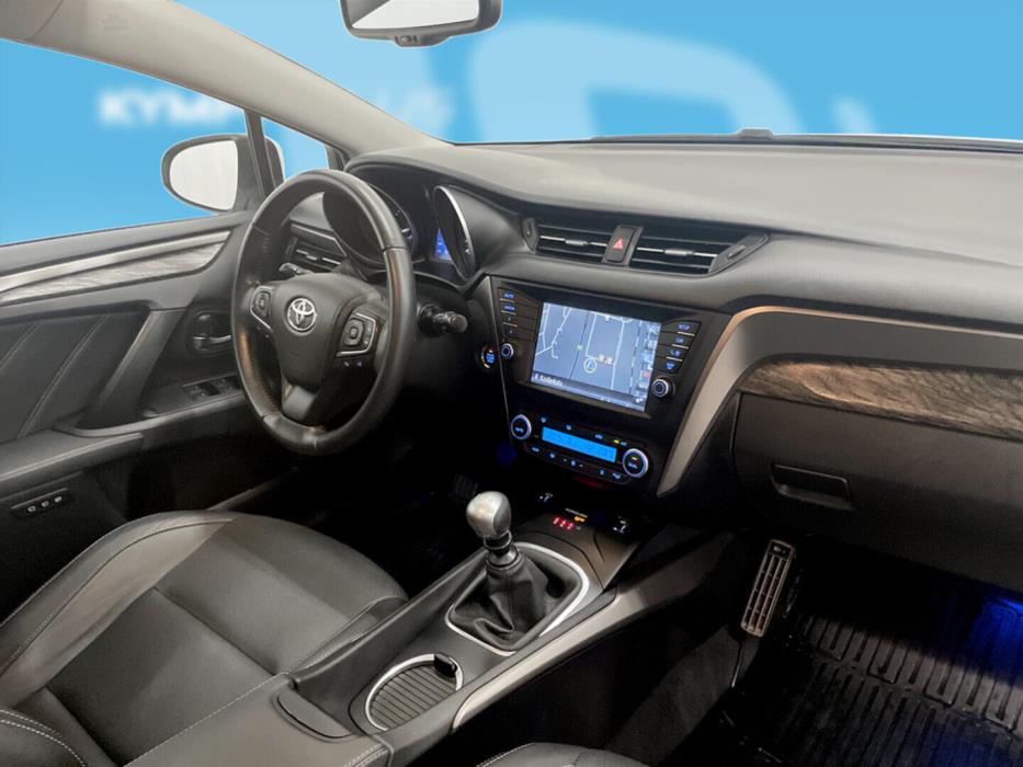 TOYOTA Avensis 2015