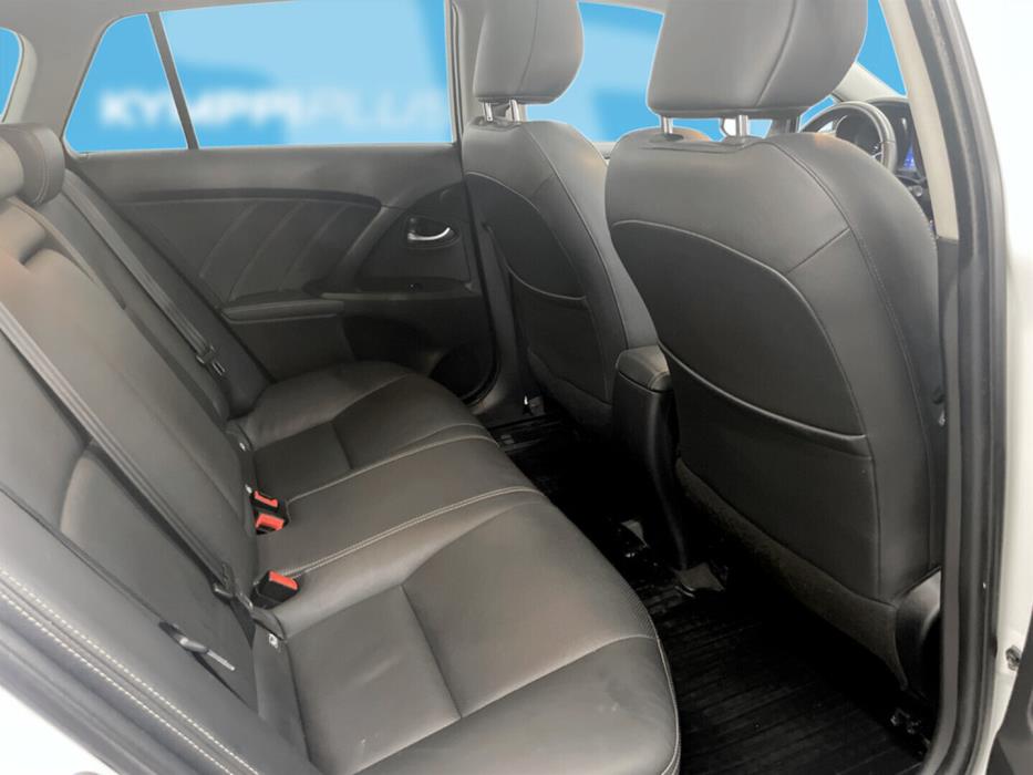 TOYOTA Avensis 2015