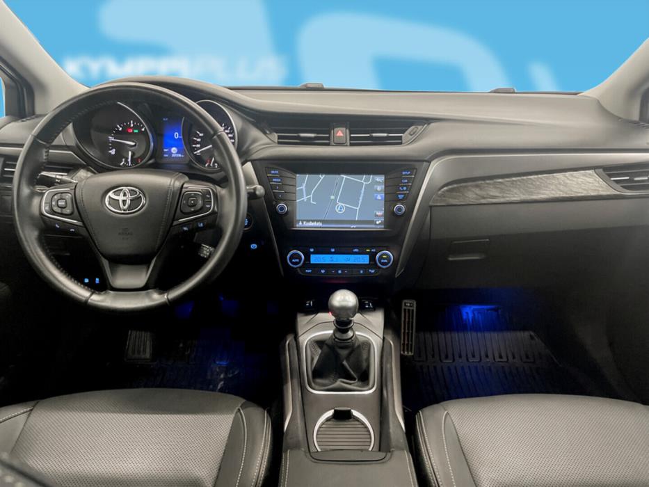 TOYOTA Avensis 2015