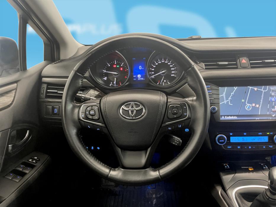 TOYOTA Avensis 2015