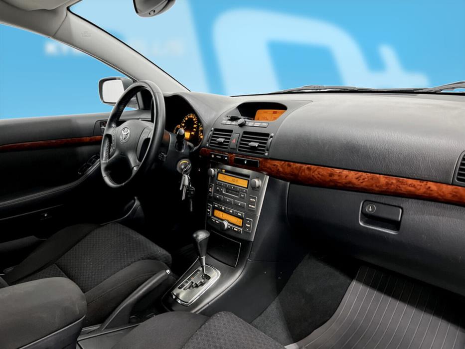 TOYOTA Avensis 2004