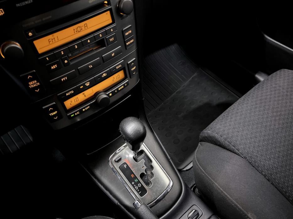 TOYOTA Avensis 2004