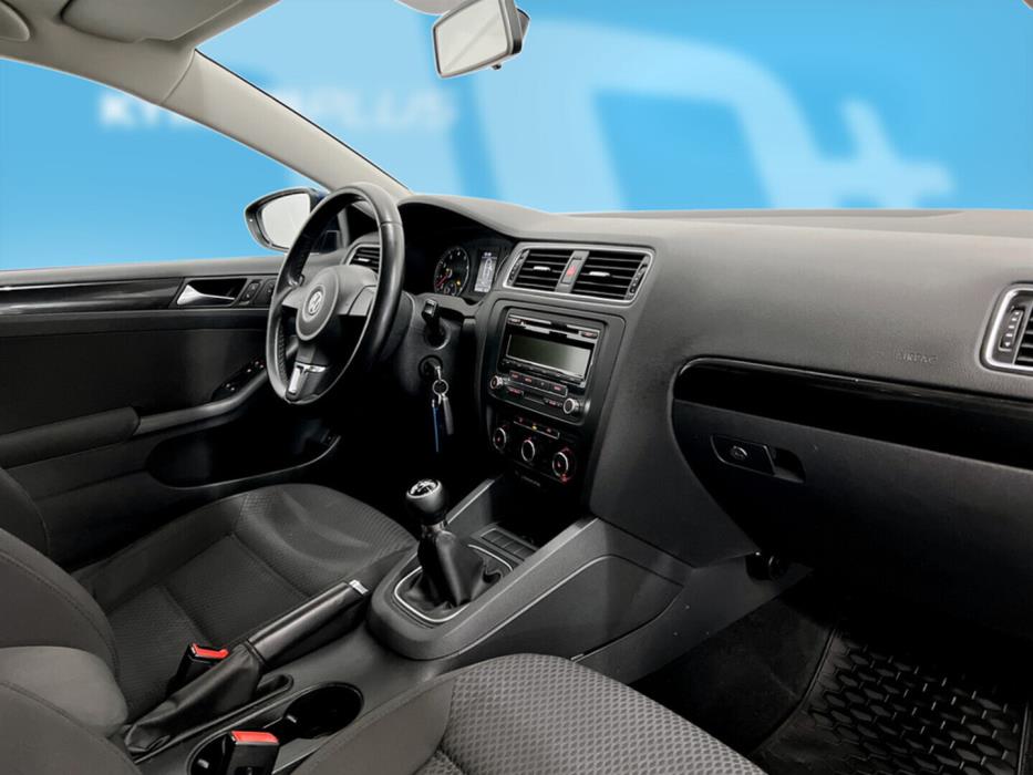 VOLKSWAGEN Jetta 2011