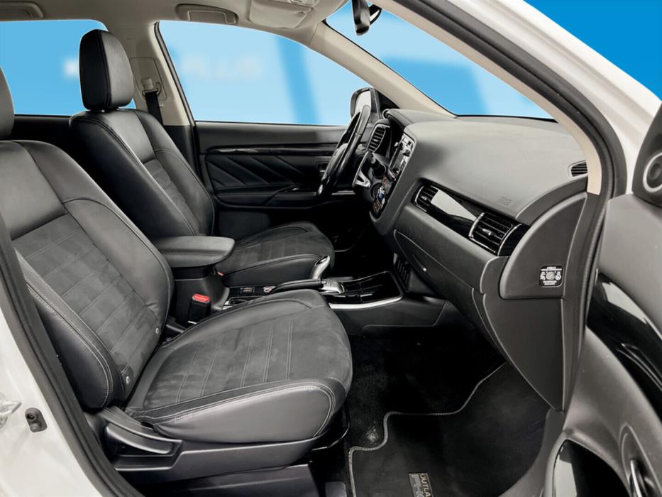 MITSUBISHI Outlander PHEV 2015