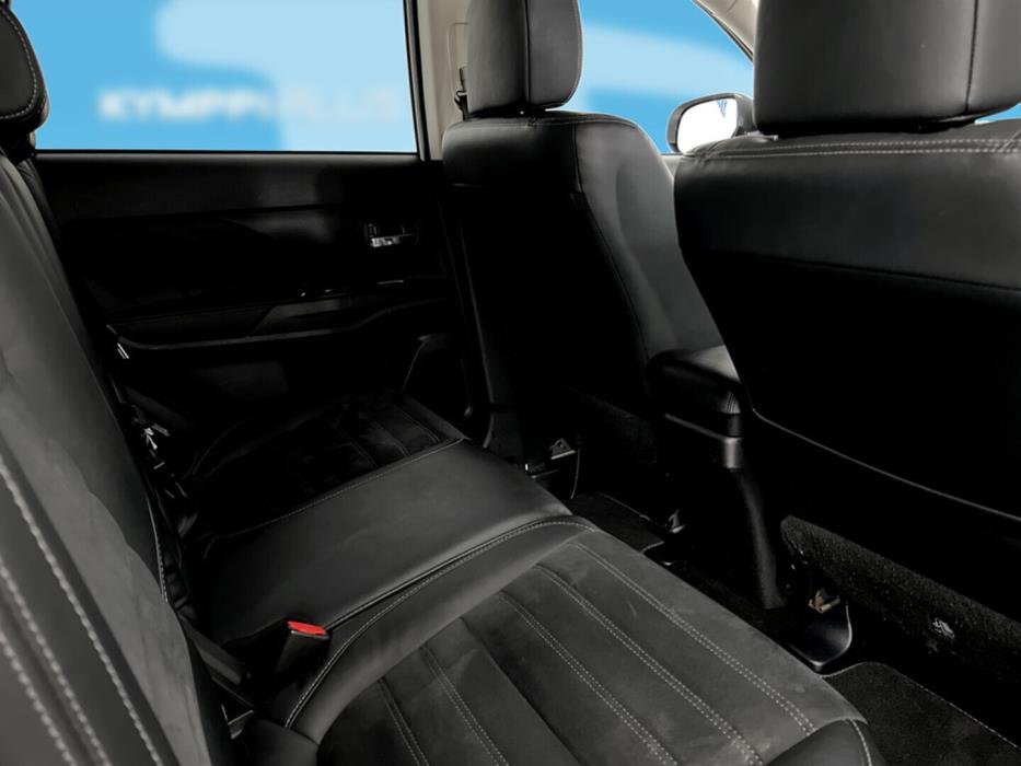 MITSUBISHI Outlander PHEV 2015