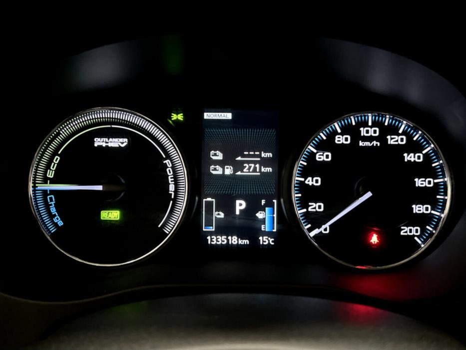 MITSUBISHI Outlander PHEV 2015