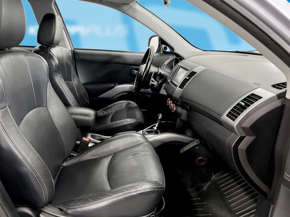 MITSUBISHI Outlander 2011