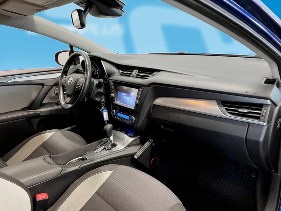 TOYOTA Avensis 2015