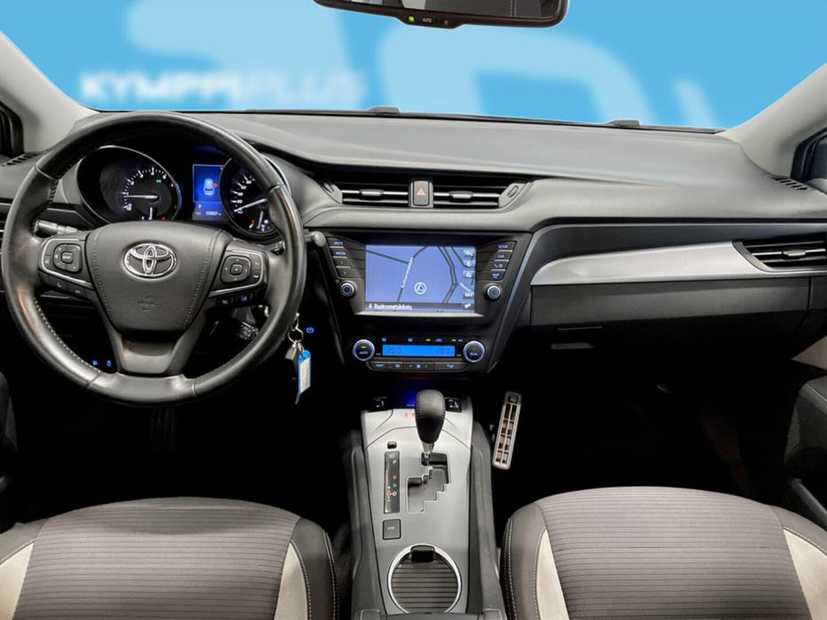 TOYOTA Avensis 2015