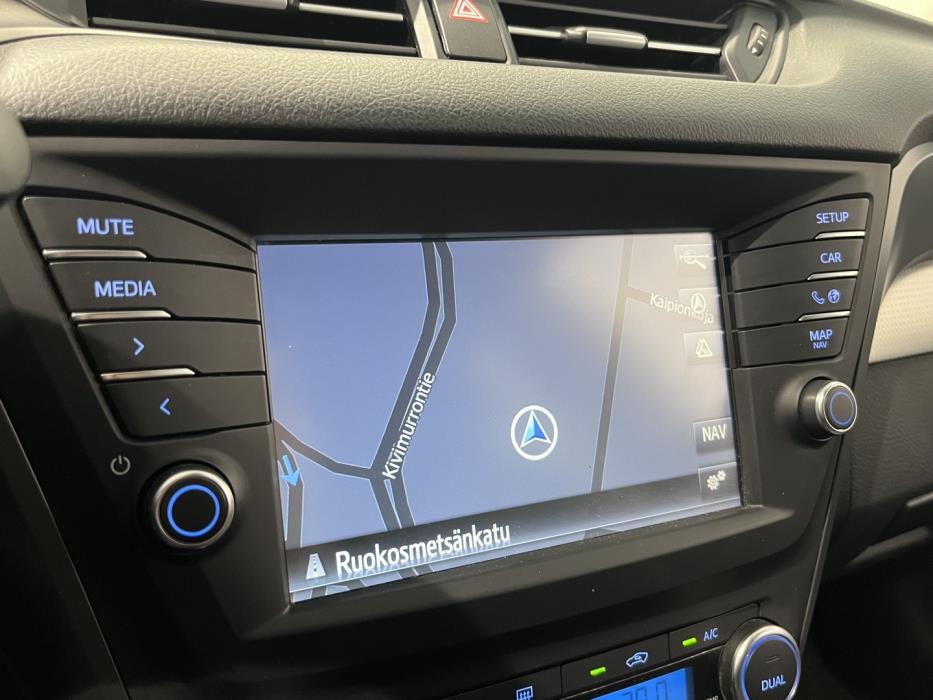 TOYOTA Avensis 2015