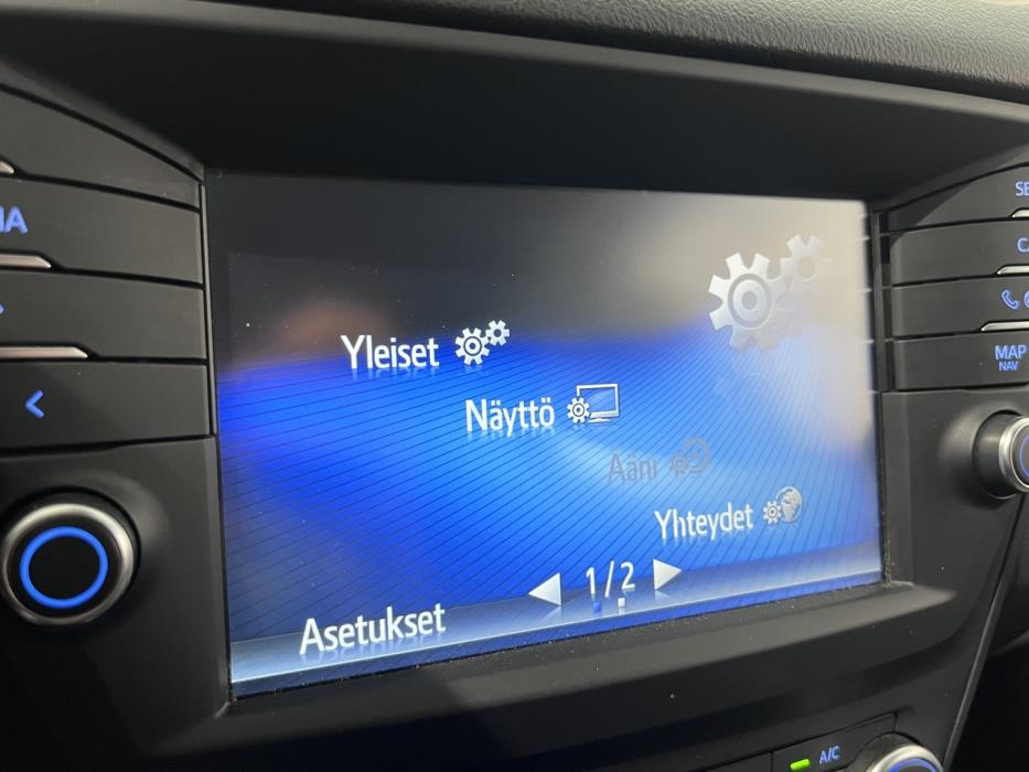 TOYOTA Avensis 2015