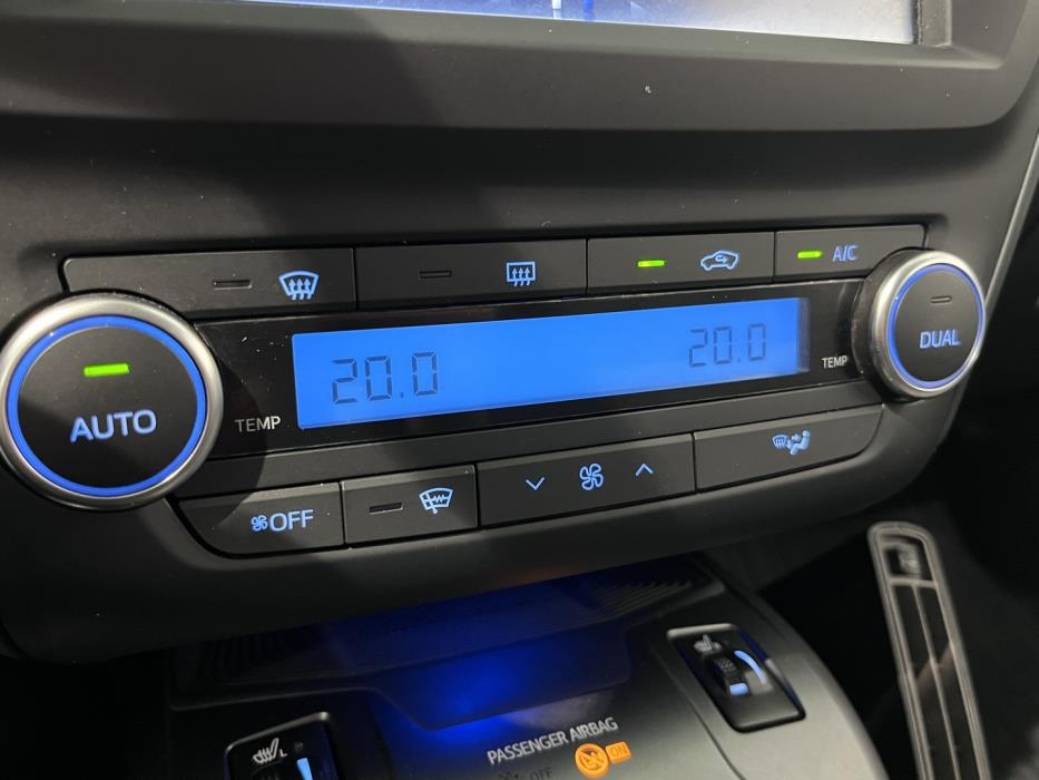 TOYOTA Avensis 2015