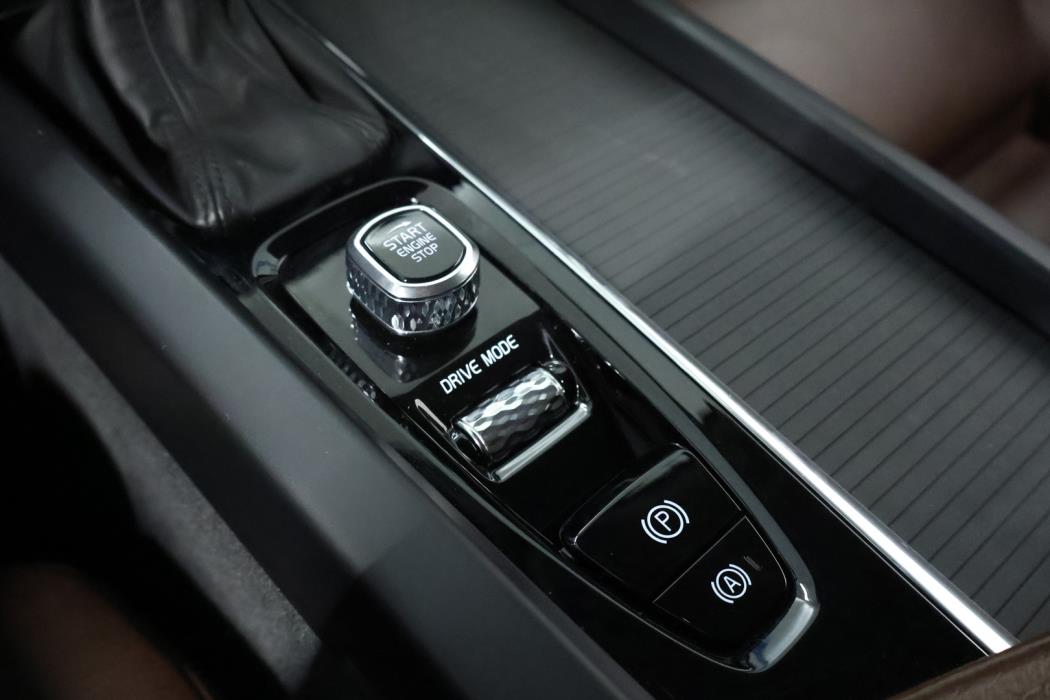 VOLVO V60 2020