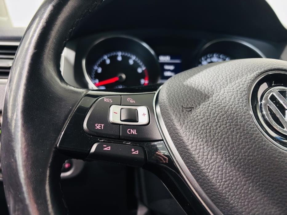 VOLKSWAGEN Jetta 2017