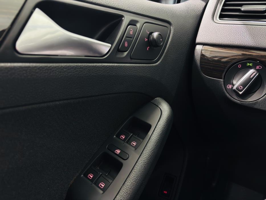 VOLKSWAGEN Jetta 2017