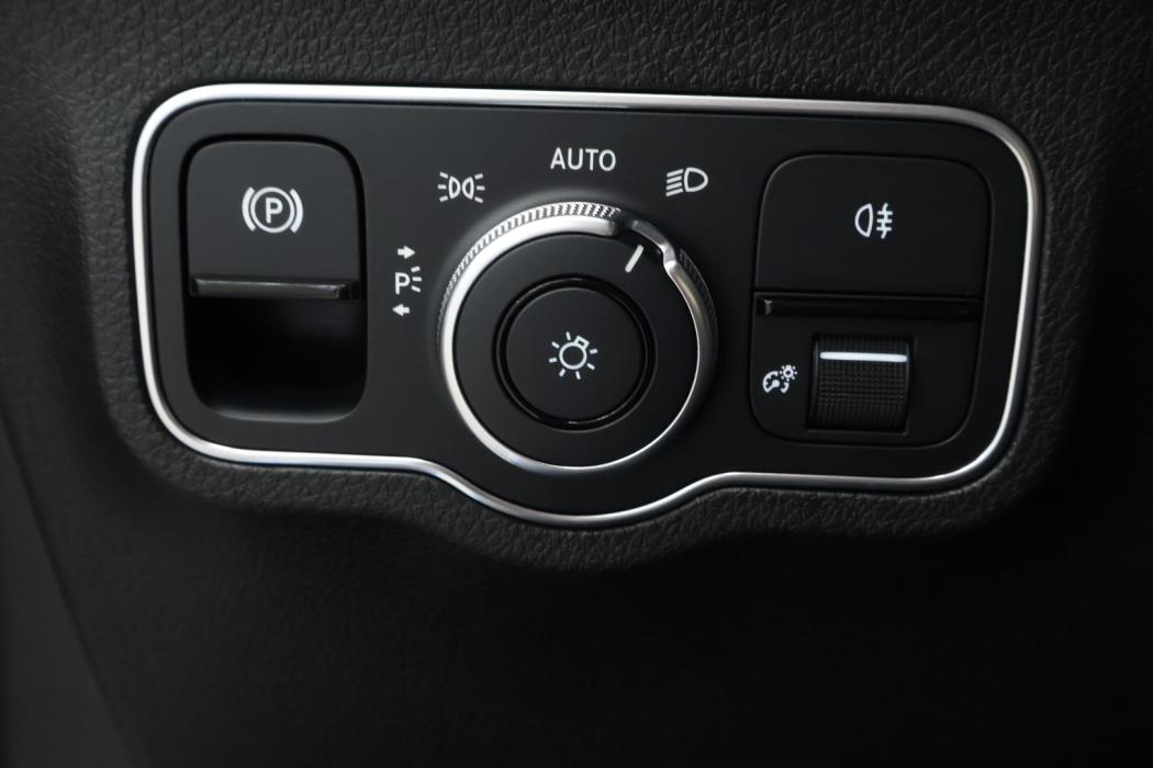 MERCEDES-BENZ EQB 2022