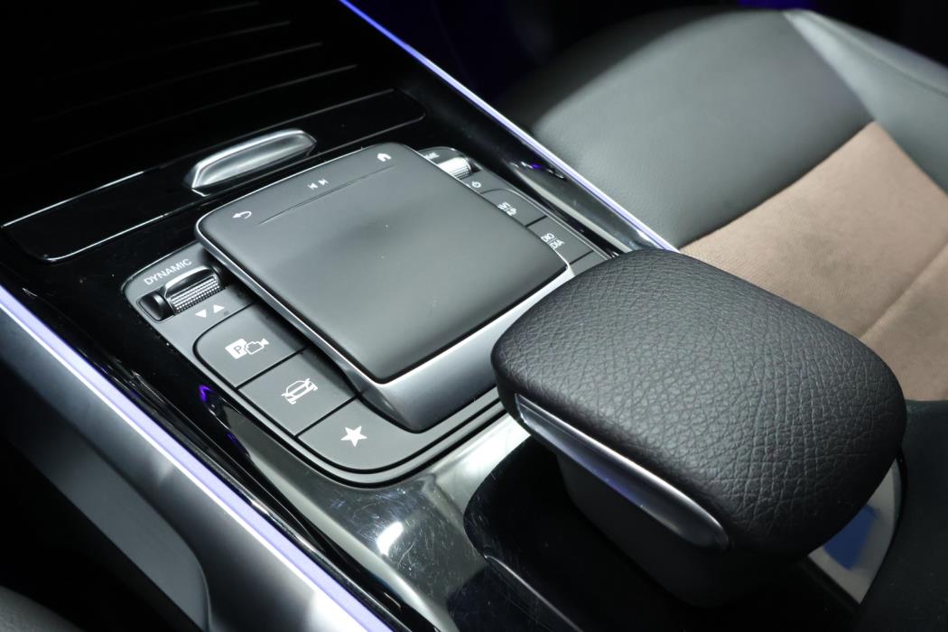 MERCEDES-BENZ EQB 2022