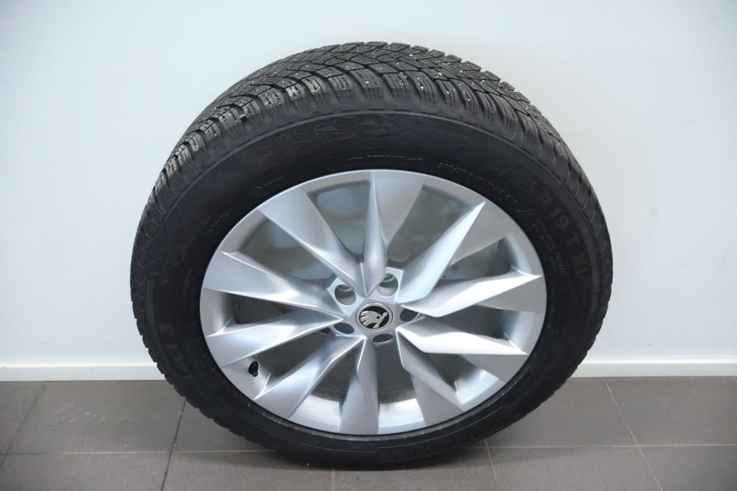 SKODA Enyaq 2023