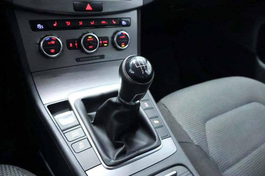 VOLKSWAGEN Passat 2014