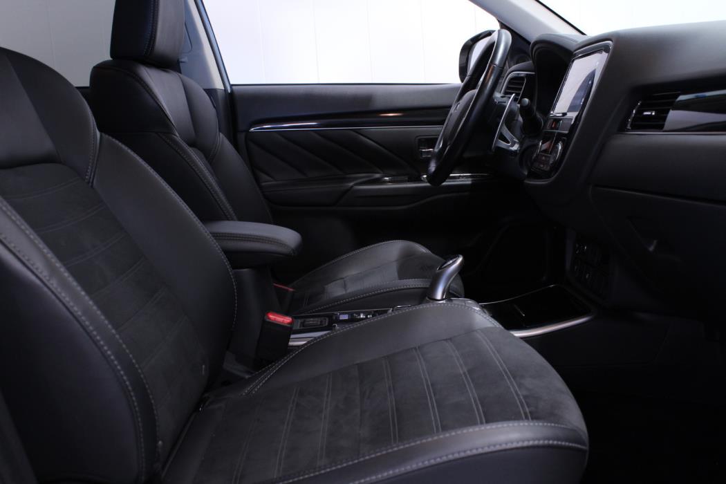 MITSUBISHI Outlander PHEV 2019