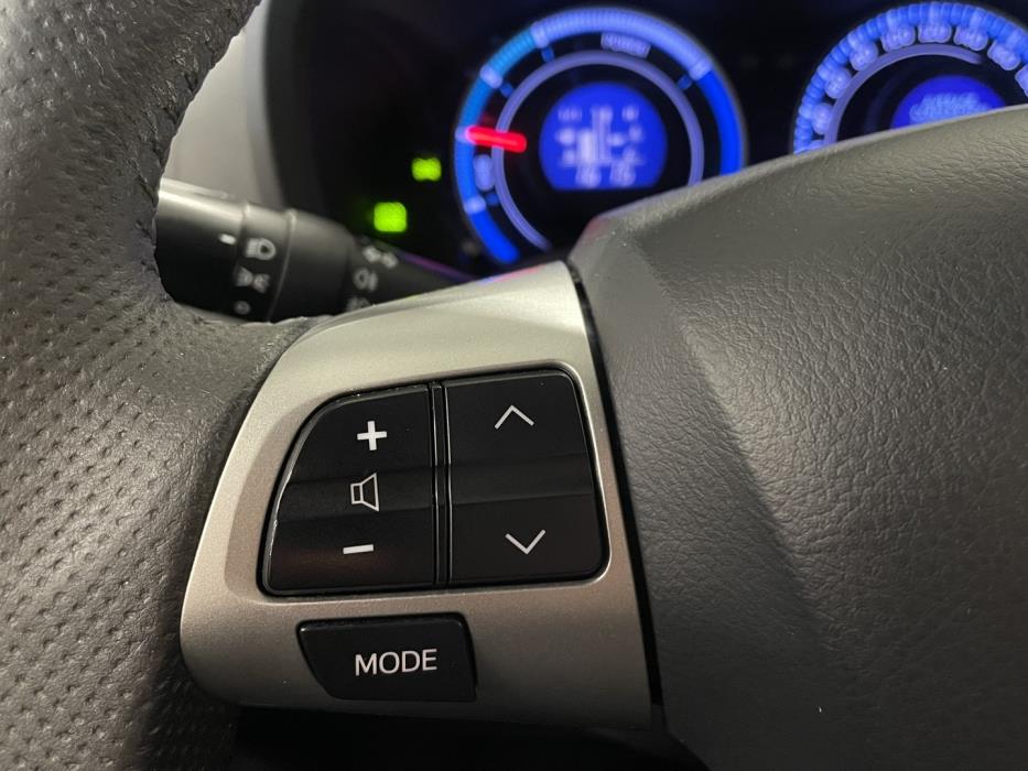 TOYOTA Auris 2011