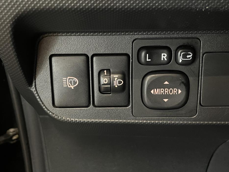 TOYOTA Auris 2011