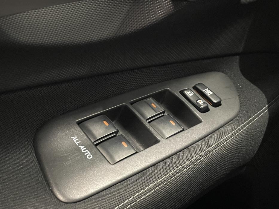 TOYOTA Auris 2011