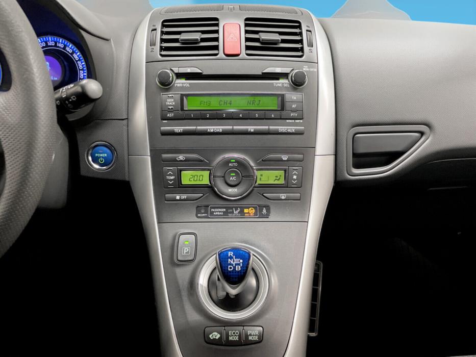 TOYOTA Auris 2011