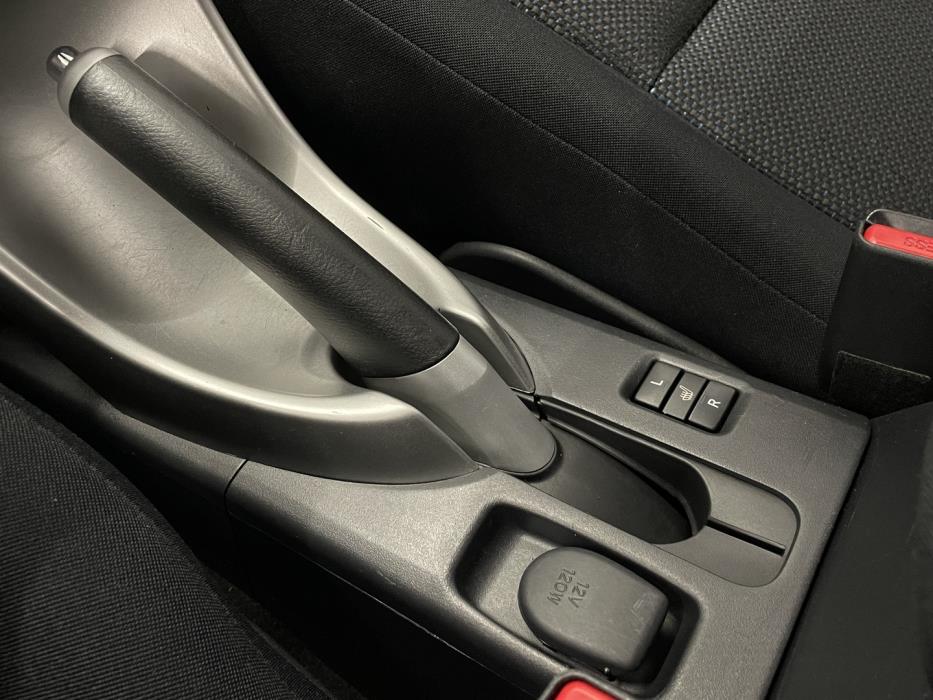 TOYOTA Auris 2011