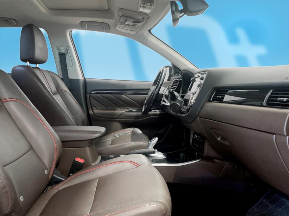 MITSUBISHI Outlander PHEV 2016