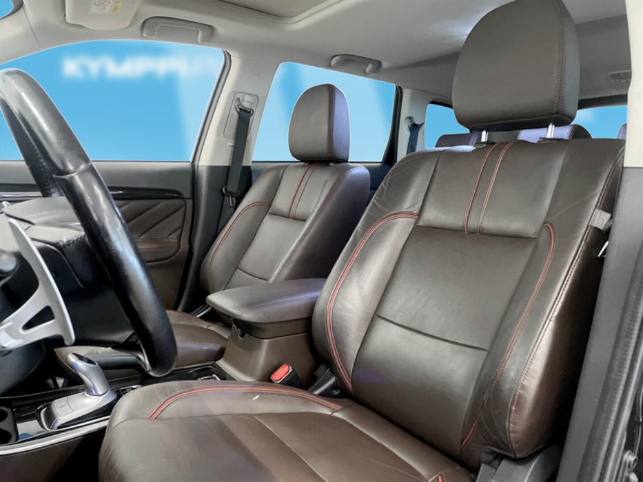 MITSUBISHI Outlander PHEV 2016