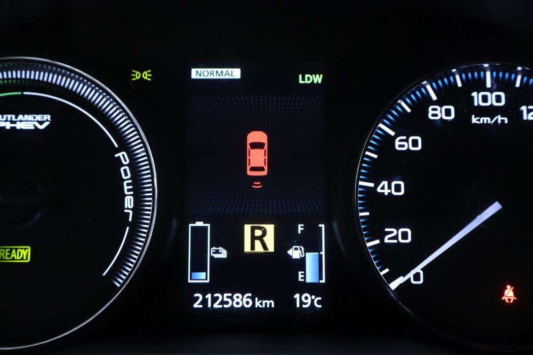 MITSUBISHI Outlander PHEV 2016