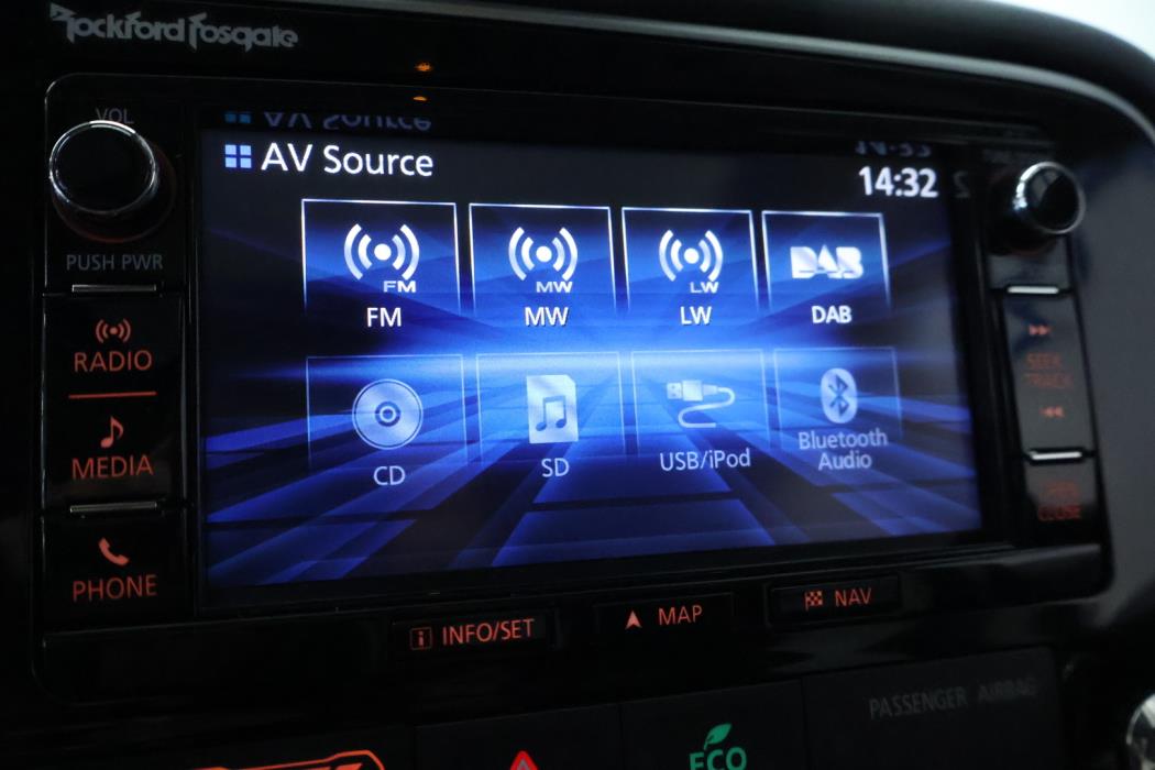 MITSUBISHI Outlander PHEV 2016