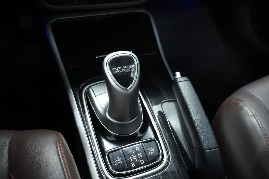 MITSUBISHI Outlander PHEV 2016