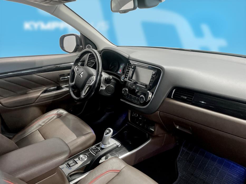 MITSUBISHI Outlander PHEV 2016