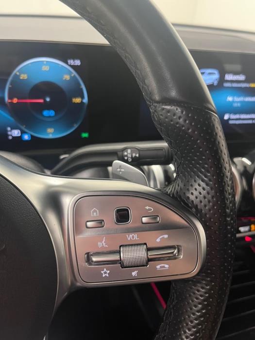 MERCEDES-BENZ EQB 2022