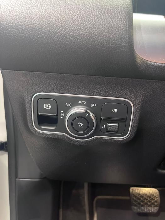 MERCEDES-BENZ EQB 2022