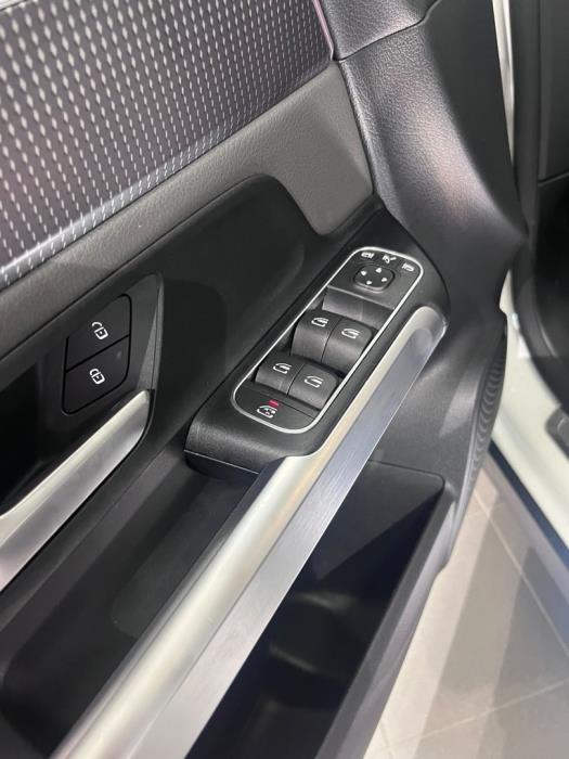 MERCEDES-BENZ EQB 2022