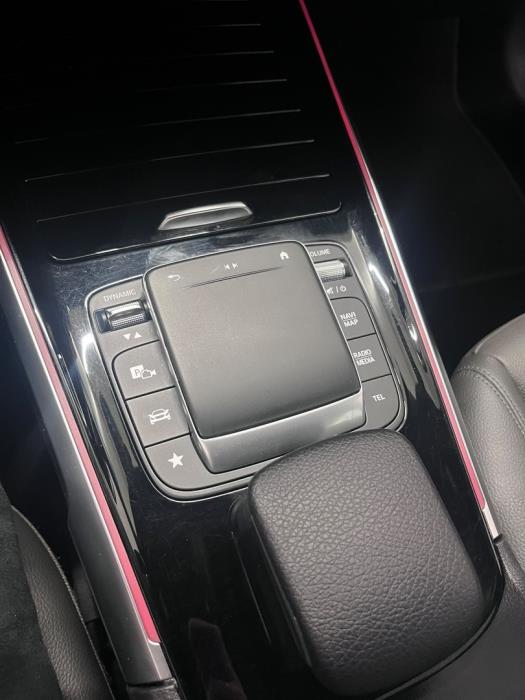 MERCEDES-BENZ EQB 2022