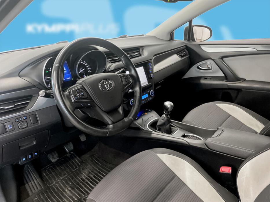 TOYOTA Avensis 2015