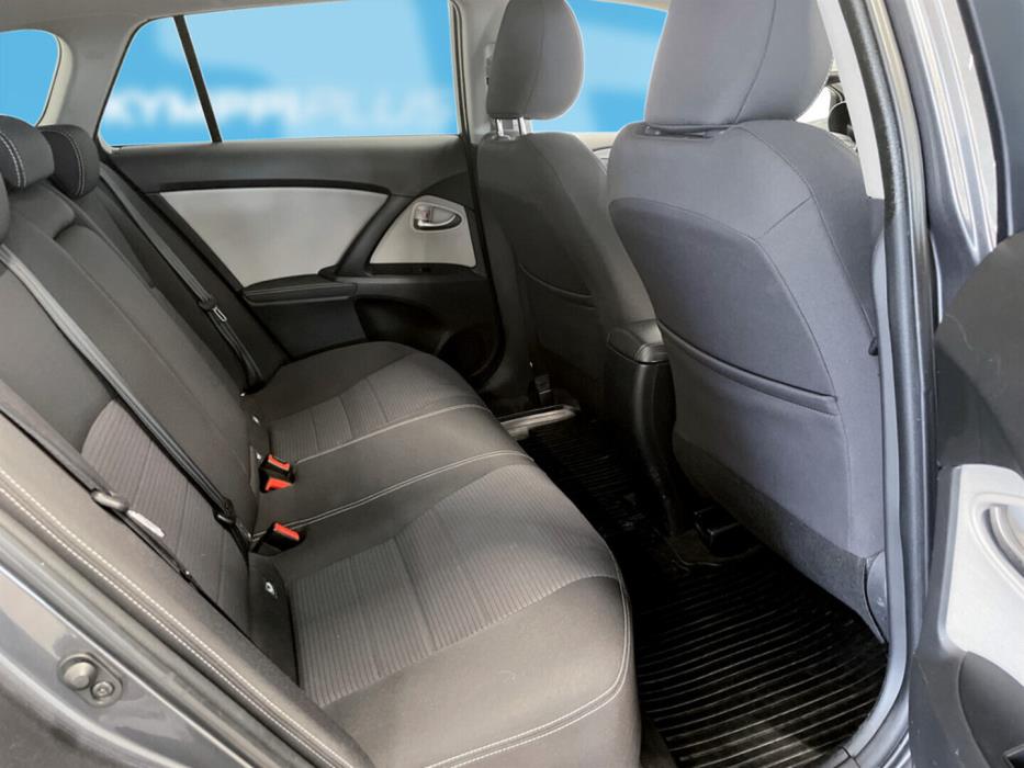 TOYOTA Avensis 2015